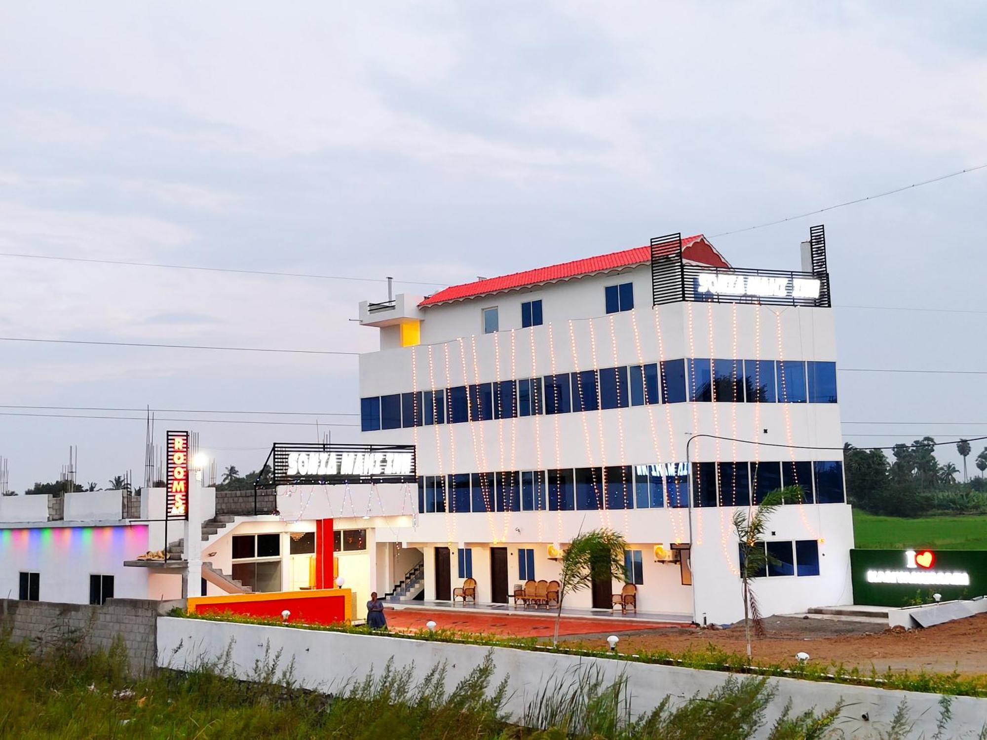 Hotel Sonia Mahi Inn Канякумари Екстериор снимка