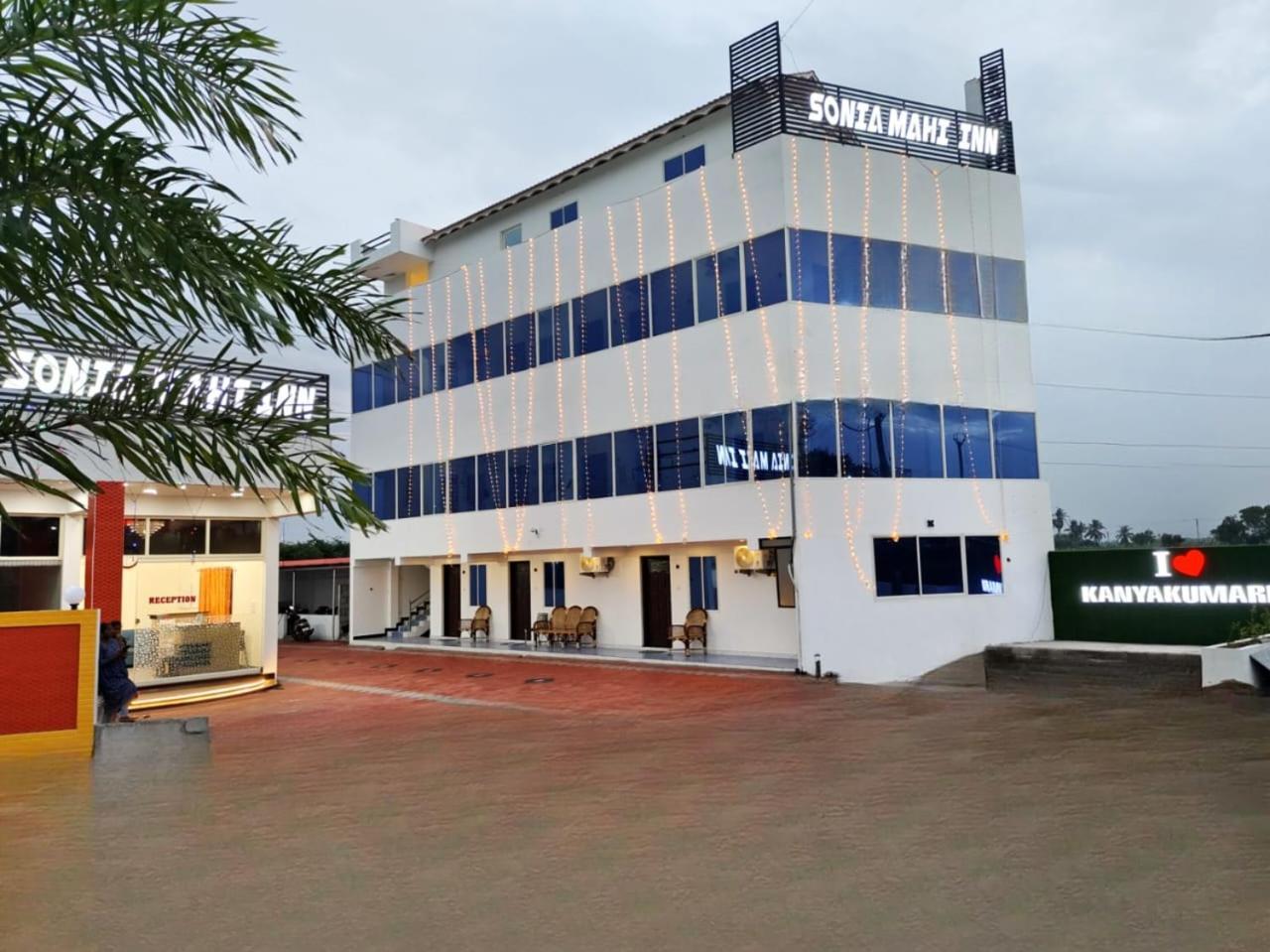 Hotel Sonia Mahi Inn Канякумари Екстериор снимка